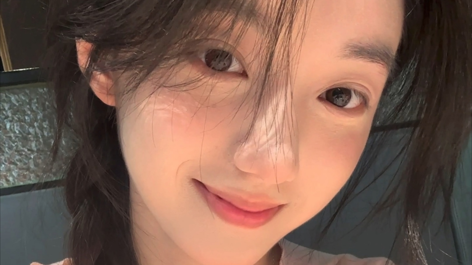 驴友违规穿越落水失踪  队友不等救援继续行程引争议